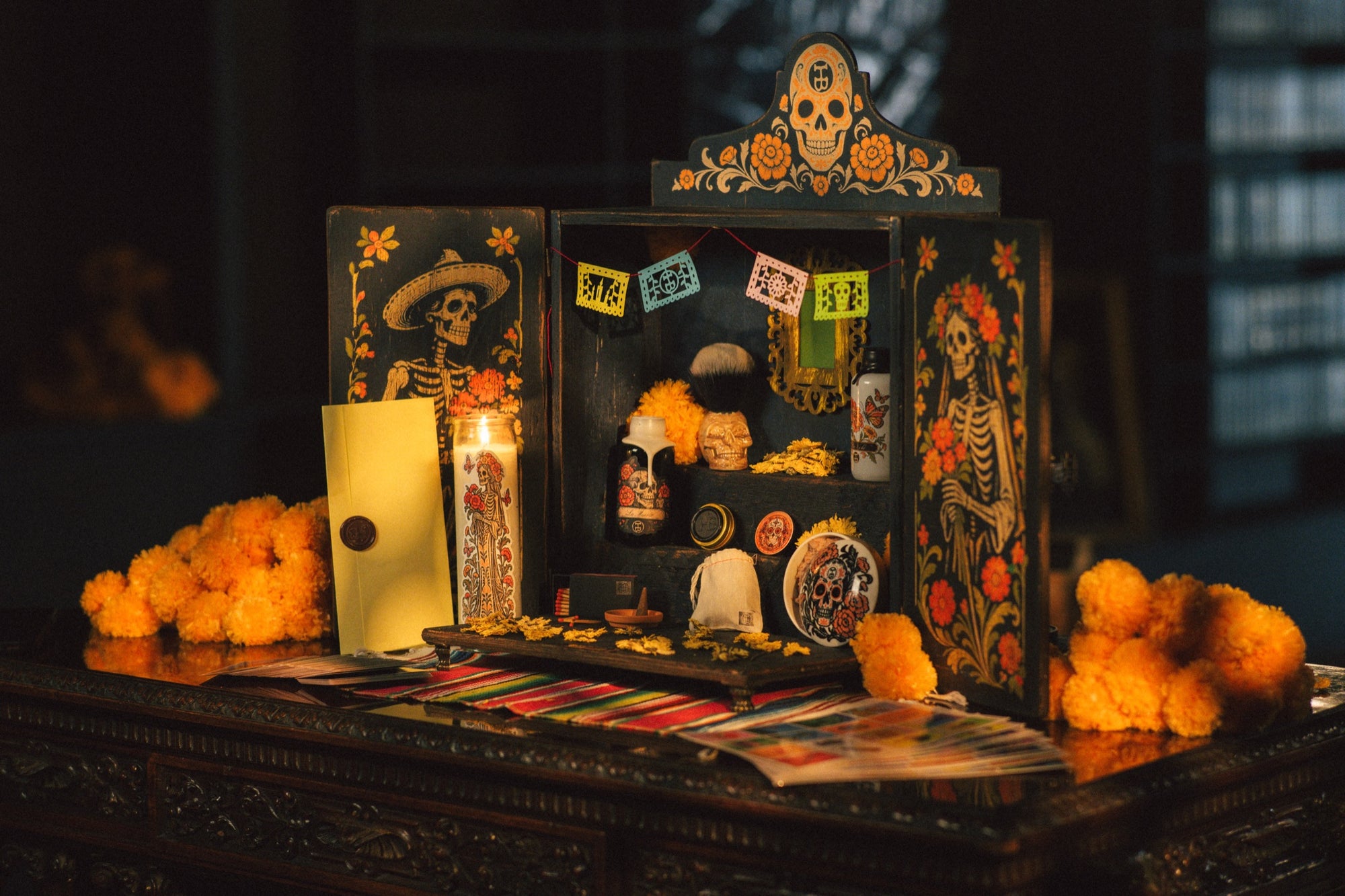 La Ofrenda by The Holy Black, full display open