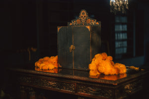 La Ofrenda by The Holy Black, box closed