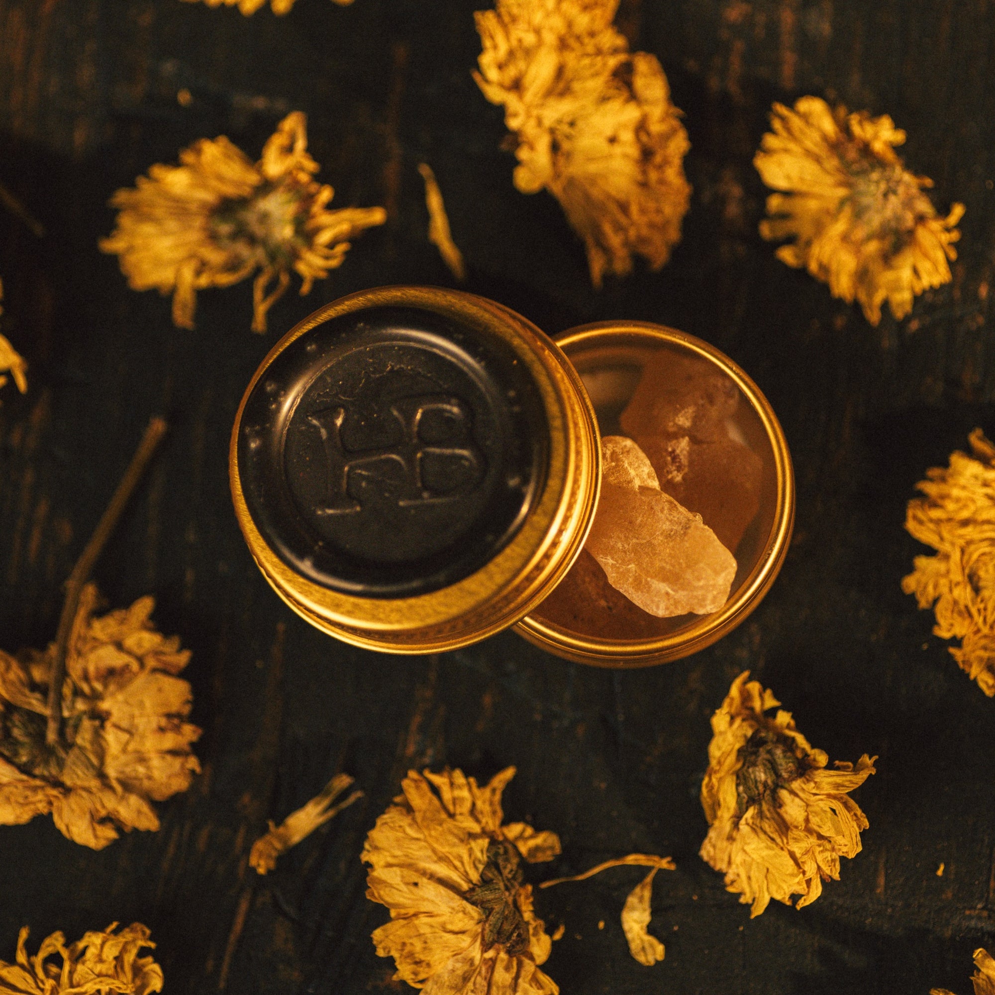 La Ofrenda by The Holy Black, copal resin tin open