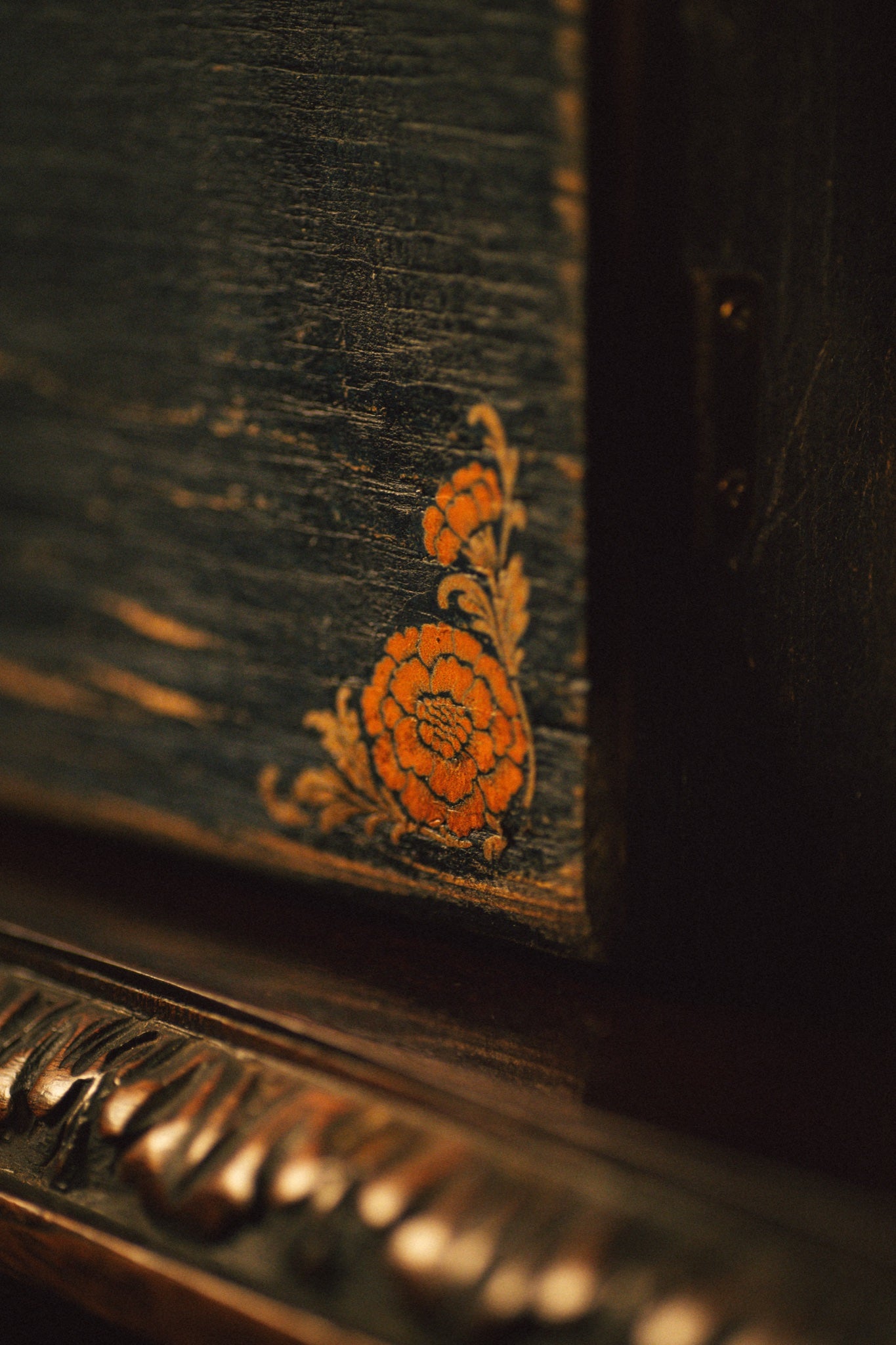 La Ofrenda by The Holy Black, box corner flower