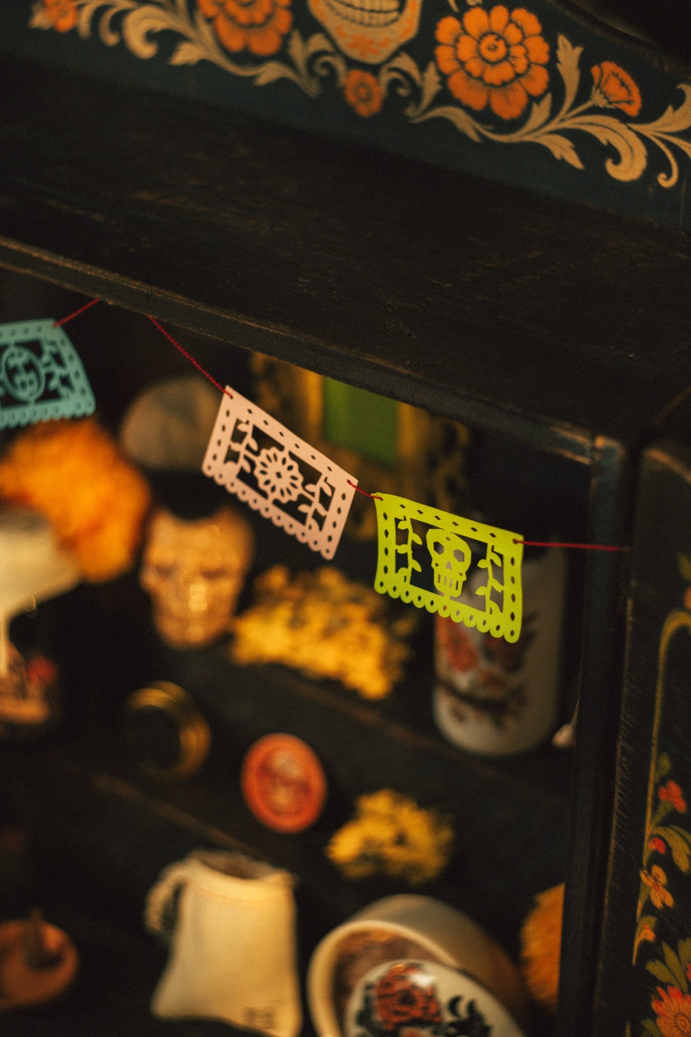 La Ofrenda by The Holy Black, interior shelves angle