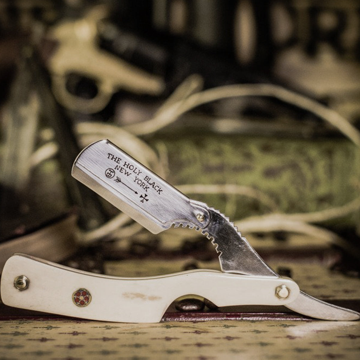 Barbers Straight Razor - The Holy Black Trading Co